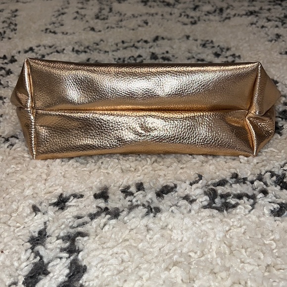 New! Vegan Leather Metallic Rose Gold Crossbody with Adjustable Shoulder Strap - Picture 3 of 6